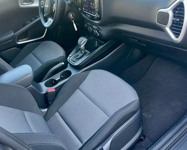 Серый Киа Soul, объемом двигателя 2 л и пробегом 125 тыс. км за 13900 $, фото 18 на Automoto.ua