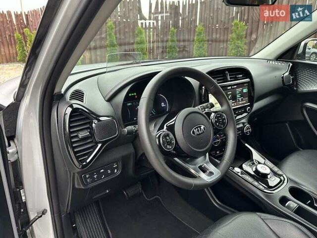 Серый Киа Soul, объемом двигателя 0 л и пробегом 137 тыс. км за 15400 $, фото 24 на Automoto.ua
