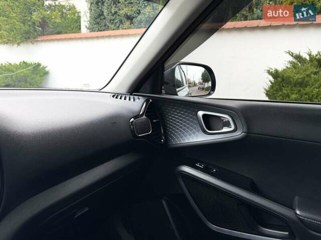 Серый Киа Soul, объемом двигателя 0 л и пробегом 101 тыс. км за 17899 $, фото 22 на Automoto.ua