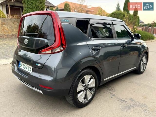 Серый Киа Soul, объемом двигателя 0 л и пробегом 101 тыс. км за 17899 $, фото 3 на Automoto.ua