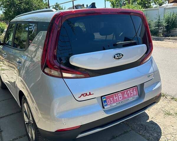 Серый Киа Soul, объемом двигателя 0 л и пробегом 140 тыс. км за 17200 $, фото 4 на Automoto.ua