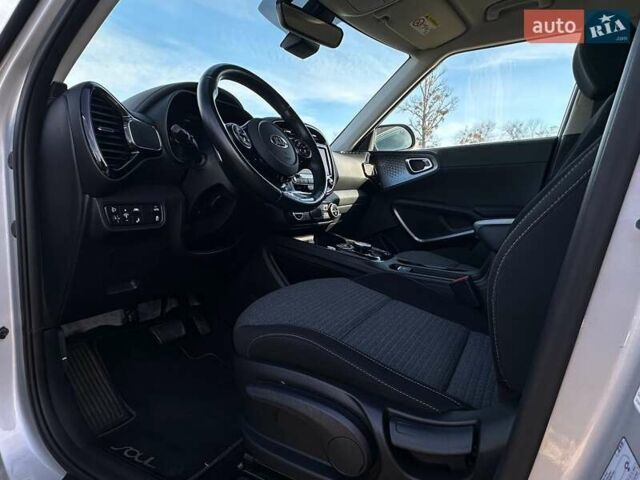 Серый Киа Soul, объемом двигателя 0 л и пробегом 45 тыс. км за 20500 $, фото 37 на Automoto.ua