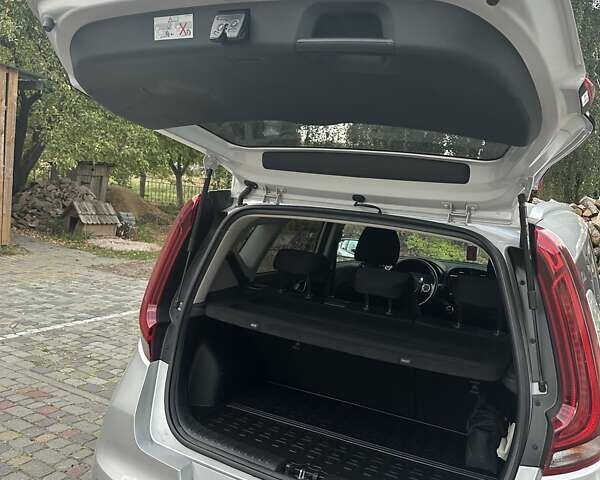 Серый Киа Soul, объемом двигателя 0 л и пробегом 160 тыс. км за 16900 $, фото 3 на Automoto.ua