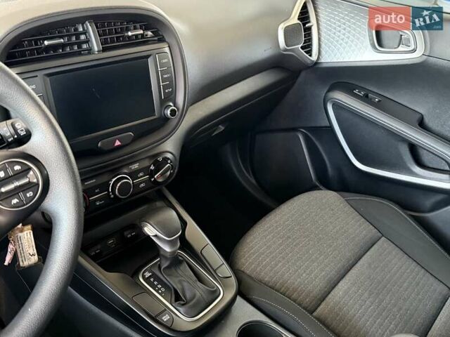 Сірий Кіа Soul, об'ємом двигуна 2 л та пробігом 74 тис. км за 17500 $, фото 10 на Automoto.ua