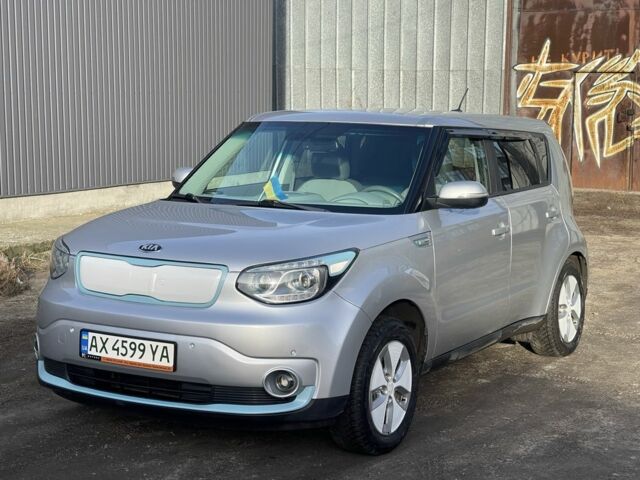Сірий Кіа Soul, об'ємом двигуна 0 л та пробігом 60 тис. км за 10000 $, фото 3 на Automoto.ua