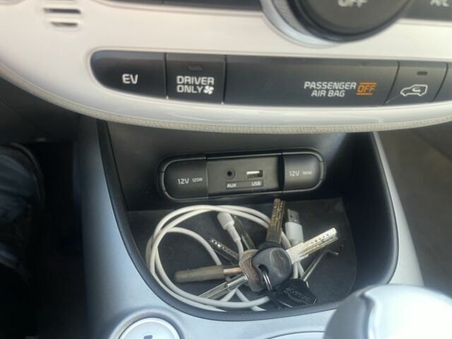 Сірий Кіа Soul, об'ємом двигуна 0 л та пробігом 60 тис. км за 10000 $, фото 11 на Automoto.ua