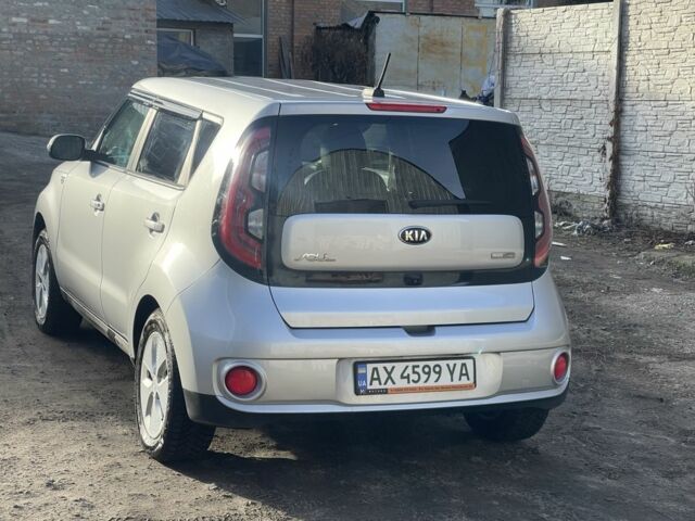 Сірий Кіа Soul, об'ємом двигуна 0 л та пробігом 60 тис. км за 10000 $, фото 6 на Automoto.ua