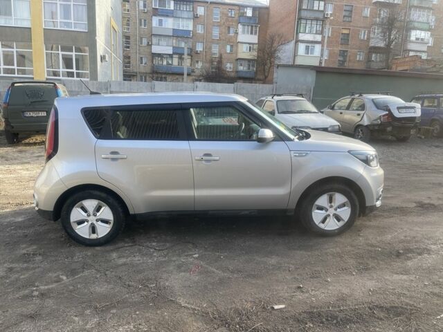 Сірий Кіа Soul, об'ємом двигуна 0 л та пробігом 60 тис. км за 10000 $, фото 5 на Automoto.ua