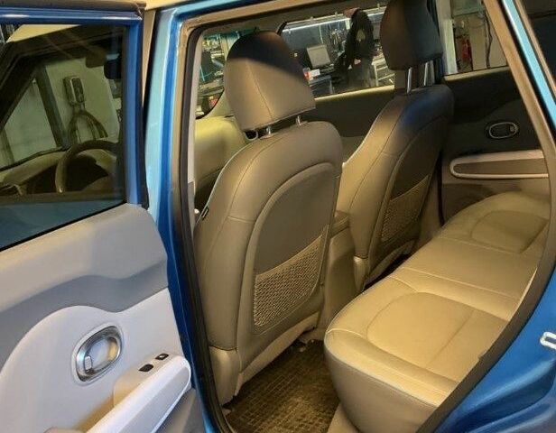 Синій Кіа Soul, об'ємом двигуна 0 л та пробігом 86 тис. км за 8000 $, фото 7 на Automoto.ua