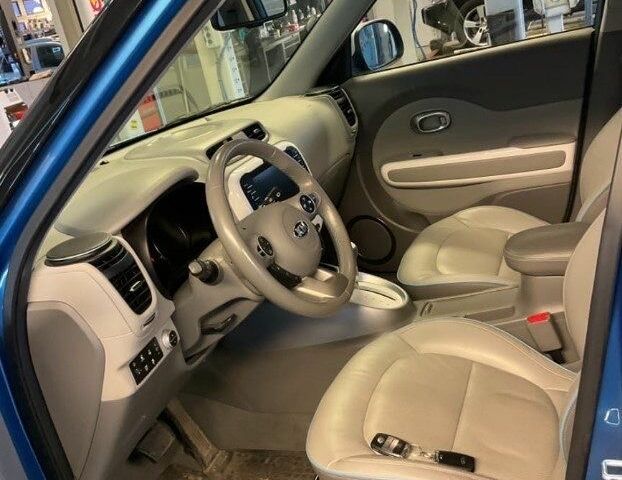 Синій Кіа Soul, об'ємом двигуна 0 л та пробігом 86 тис. км за 8000 $, фото 3 на Automoto.ua