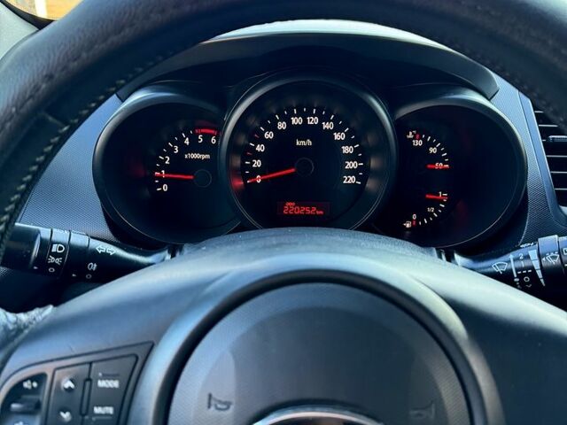 Синий Киа Soul, объемом двигателя 1.6 л и пробегом 225 тыс. км за 8000 $, фото 2 на Automoto.ua