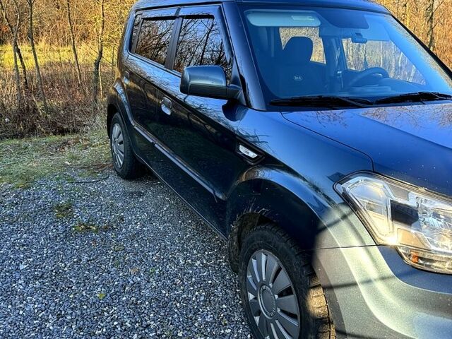 Синий Киа Soul, объемом двигателя 1.6 л и пробегом 225 тыс. км за 8000 $, фото 1 на Automoto.ua