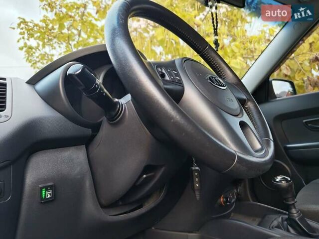 Синий Киа Soul, объемом двигателя 1.59 л и пробегом 134 тыс. км за 6500 $, фото 19 на Automoto.ua