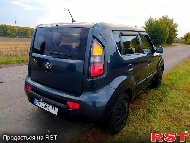 Синий Киа Soul, объемом двигателя 1.6 л и пробегом 159 тыс. км за 6000 $, фото 2 на Automoto.ua