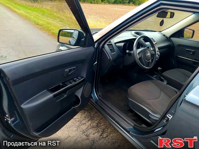 Синий Киа Soul, объемом двигателя 1.6 л и пробегом 159 тыс. км за 6000 $, фото 4 на Automoto.ua