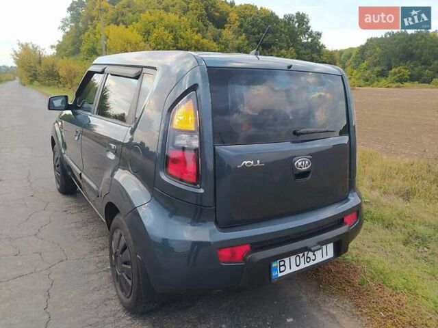 Синий Киа Soul, объемом двигателя 1.59 л и пробегом 159 тыс. км за 6000 $, фото 4 на Automoto.ua