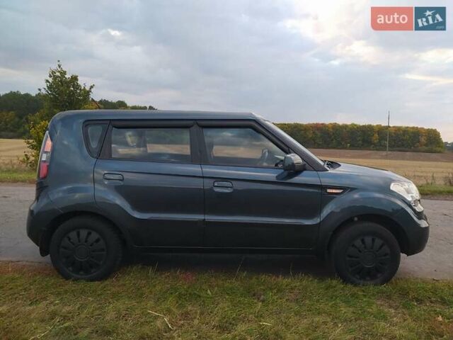 Синий Киа Soul, объемом двигателя 1.59 л и пробегом 159 тыс. км за 6000 $, фото 7 на Automoto.ua