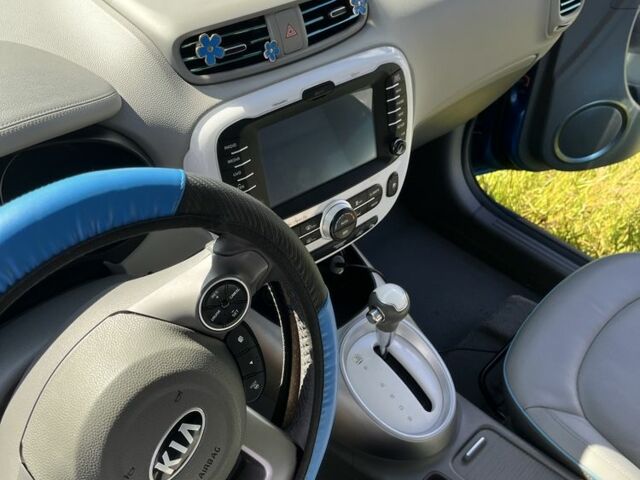 Синій Кіа Soul, об'ємом двигуна 0 л та пробігом 102 тис. км за 8200 $, фото 4 на Automoto.ua