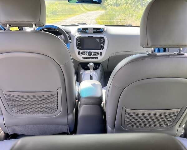 Синий Киа Soul, объемом двигателя 0 л и пробегом 102 тыс. км за 8000 $, фото 10 на Automoto.ua