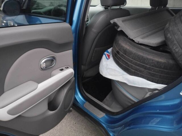 Синій Кіа Soul, об'ємом двигуна 0 л та пробігом 151 тис. км за 5800 $, фото 11 на Automoto.ua