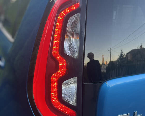 Синий Киа Soul, объемом двигателя 0 л и пробегом 132 тыс. км за 10499 $, фото 13 на Automoto.ua
