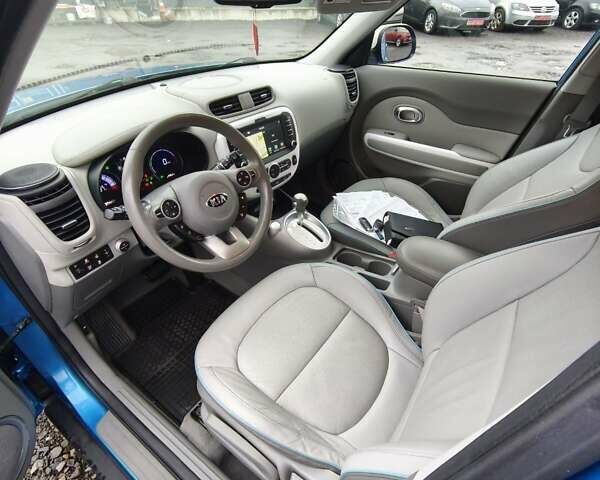 Синий Киа Soul, объемом двигателя 0 л и пробегом 131 тыс. км за 10200 $, фото 2 на Automoto.ua
