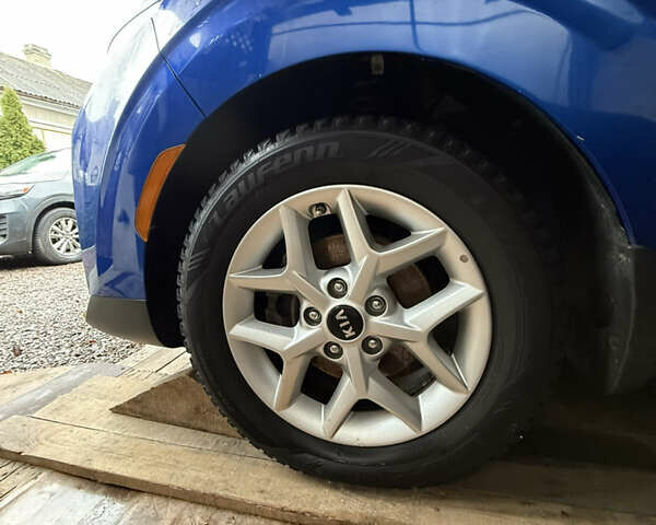 Синий Киа Soul, объемом двигателя 2 л и пробегом 52 тыс. км за 16000 $, фото 5 на Automoto.ua