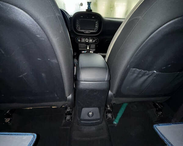 Синий Киа Soul, объемом двигателя 2 л и пробегом 52 тыс. км за 16000 $, фото 15 на Automoto.ua