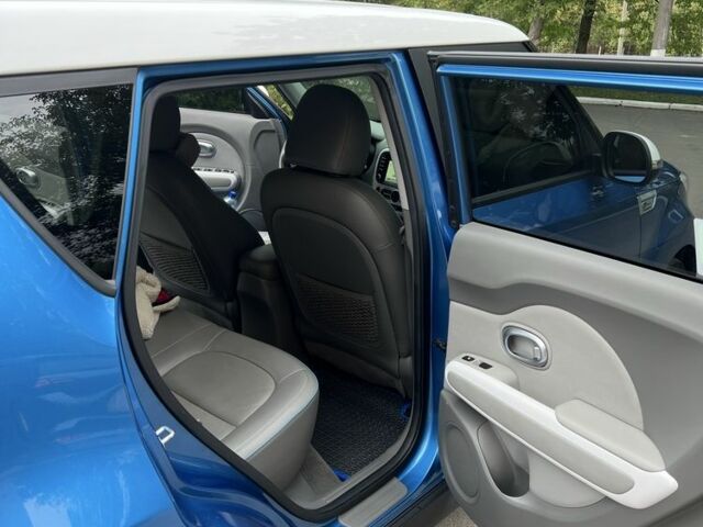 Синій Кіа Soul, об'ємом двигуна 0 л та пробігом 124 тис. км за 7600 $, фото 6 на Automoto.ua