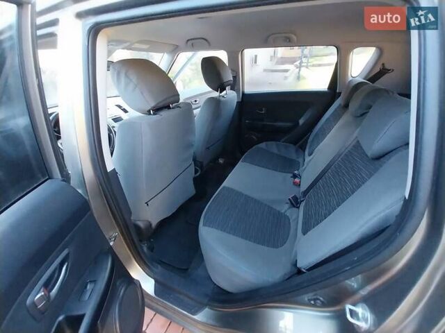 Зелений Кіа Soul, об'ємом двигуна 1.59 л та пробігом 44 тис. км за 10000 $, фото 15 на Automoto.ua