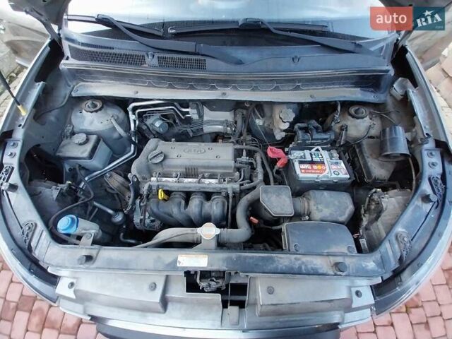 Зелений Кіа Soul, об'ємом двигуна 1.59 л та пробігом 44 тис. км за 10000 $, фото 12 на Automoto.ua