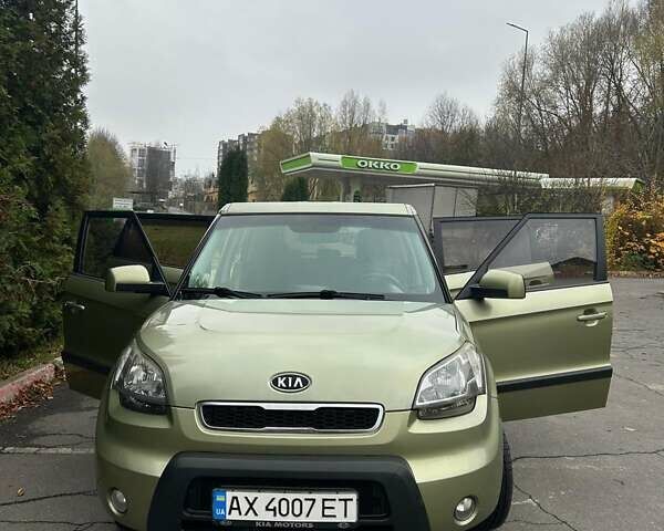 Зеленый Киа Soul, объемом двигателя 1.6 л и пробегом 180 тыс. км за 8200 $, фото 7 на Automoto.ua