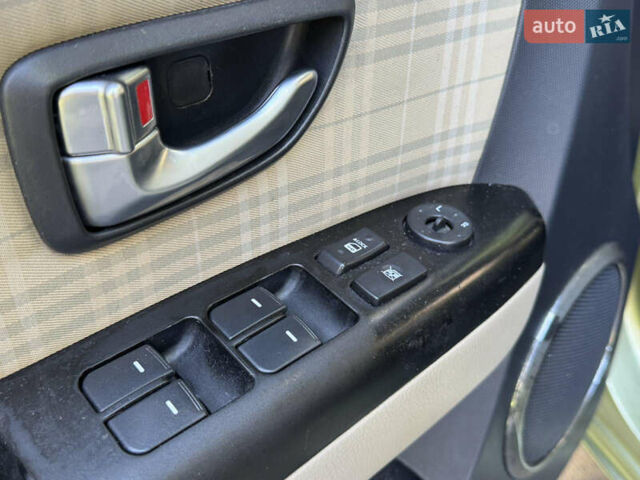 Зелений Кіа Soul, об'ємом двигуна 1.59 л та пробігом 236 тис. км за 7800 $, фото 29 на Automoto.ua