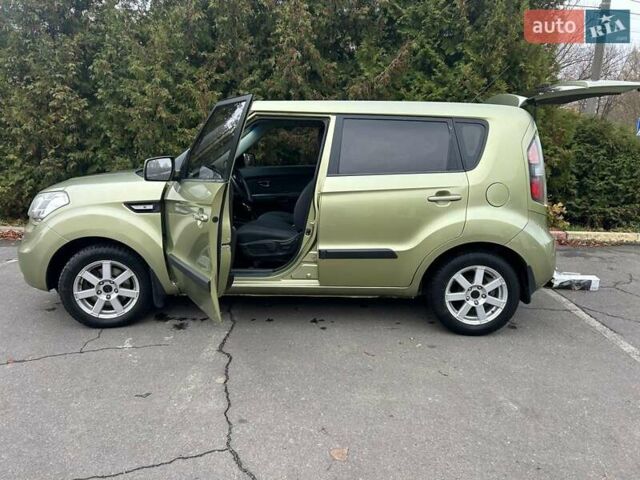 Зеленый Киа Soul, объемом двигателя 1.6 л и пробегом 180 тыс. км за 8200 $, фото 17 на Automoto.ua