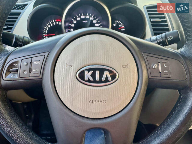 Зелений Кіа Soul, об'ємом двигуна 1.59 л та пробігом 236 тис. км за 7800 $, фото 38 на Automoto.ua