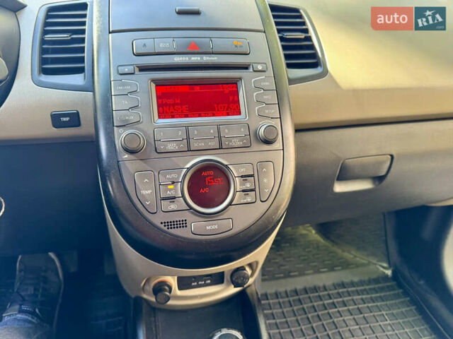Зелений Кіа Soul, об'ємом двигуна 1.59 л та пробігом 236 тис. км за 7800 $, фото 18 на Automoto.ua