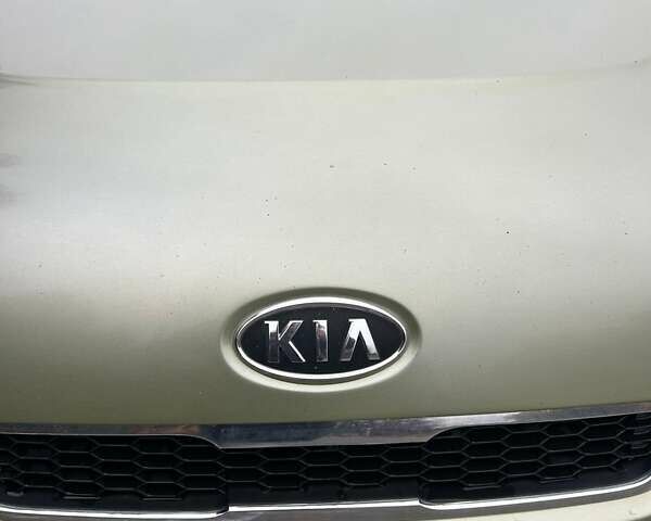 Зеленый Киа Soul, объемом двигателя 1.6 л и пробегом 180 тыс. км за 8200 $, фото 12 на Automoto.ua