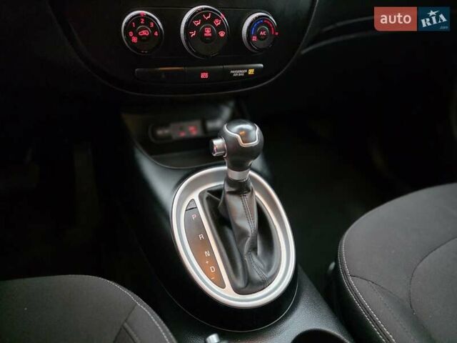 Зелений Кіа Soul, об'ємом двигуна 1.6 л та пробігом 248 тис. км за 7700 $, фото 33 на Automoto.ua