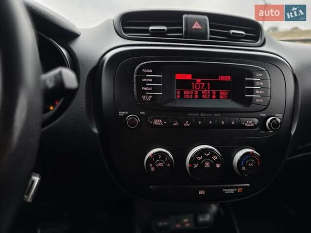 Зеленый Киа Soul, объемом двигателя 1.6 л и пробегом 240 тыс. км за 8800 $, фото 4 на Automoto.ua