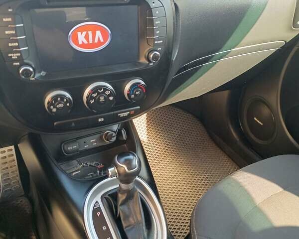 Зеленый Киа Soul, объемом двигателя 1.6 л и пробегом 133 тыс. км за 10000 $, фото 5 на Automoto.ua