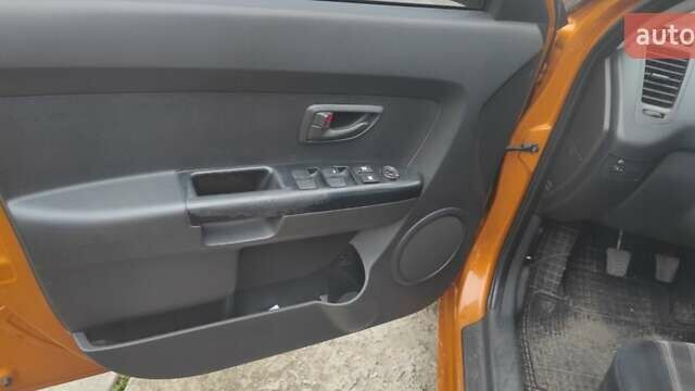 Помаранчевий Кіа Soul, об'ємом двигуна 1.59 л та пробігом 216 тис. км за 6000 $, фото 5 на Automoto.ua