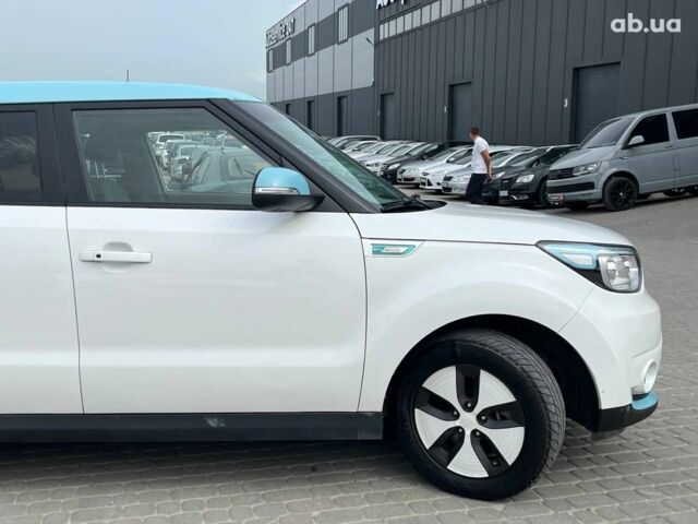 Білий Кіа Soul EV, об'ємом двигуна 0 л та пробігом 127 тис. км за 7790 $, фото 9 на Automoto.ua
