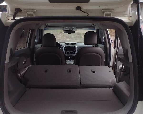 Білий Кіа Soul EV, об'ємом двигуна 0 л та пробігом 132 тис. км за 9500 $, фото 9 на Automoto.ua