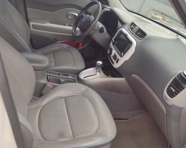 Білий Кіа Soul EV, об'ємом двигуна 0 л та пробігом 132 тис. км за 9500 $, фото 13 на Automoto.ua