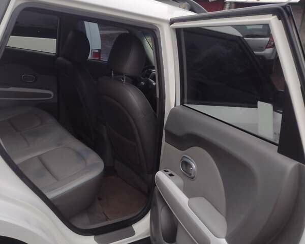 Білий Кіа Soul EV, об'ємом двигуна 0 л та пробігом 132 тис. км за 9500 $, фото 10 на Automoto.ua