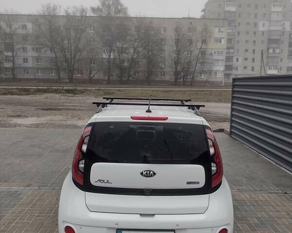 Білий Кіа Soul EV, об'ємом двигуна 0 л та пробігом 132 тис. км за 9500 $, фото 5 на Automoto.ua