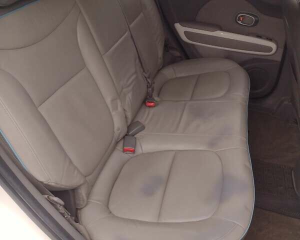 Білий Кіа Soul EV, об'ємом двигуна 0 л та пробігом 132 тис. км за 9500 $, фото 12 на Automoto.ua