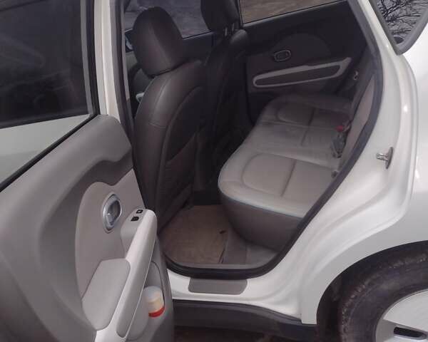 Білий Кіа Soul EV, об'ємом двигуна 0 л та пробігом 132 тис. км за 9500 $, фото 14 на Automoto.ua