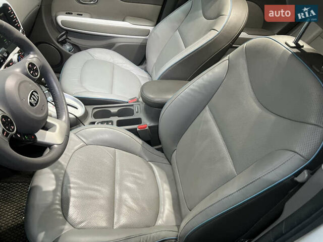 Белый Киа Soul EV, объемом двигателя 0 л и пробегом 102 тыс. км за 5300 $, фото 17 на Automoto.ua