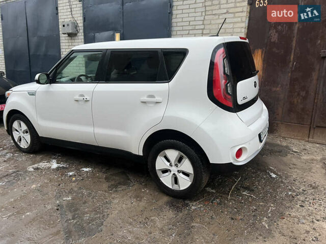Белый Киа Soul EV, объемом двигателя 0 л и пробегом 102 тыс. км за 5300 $, фото 11 на Automoto.ua